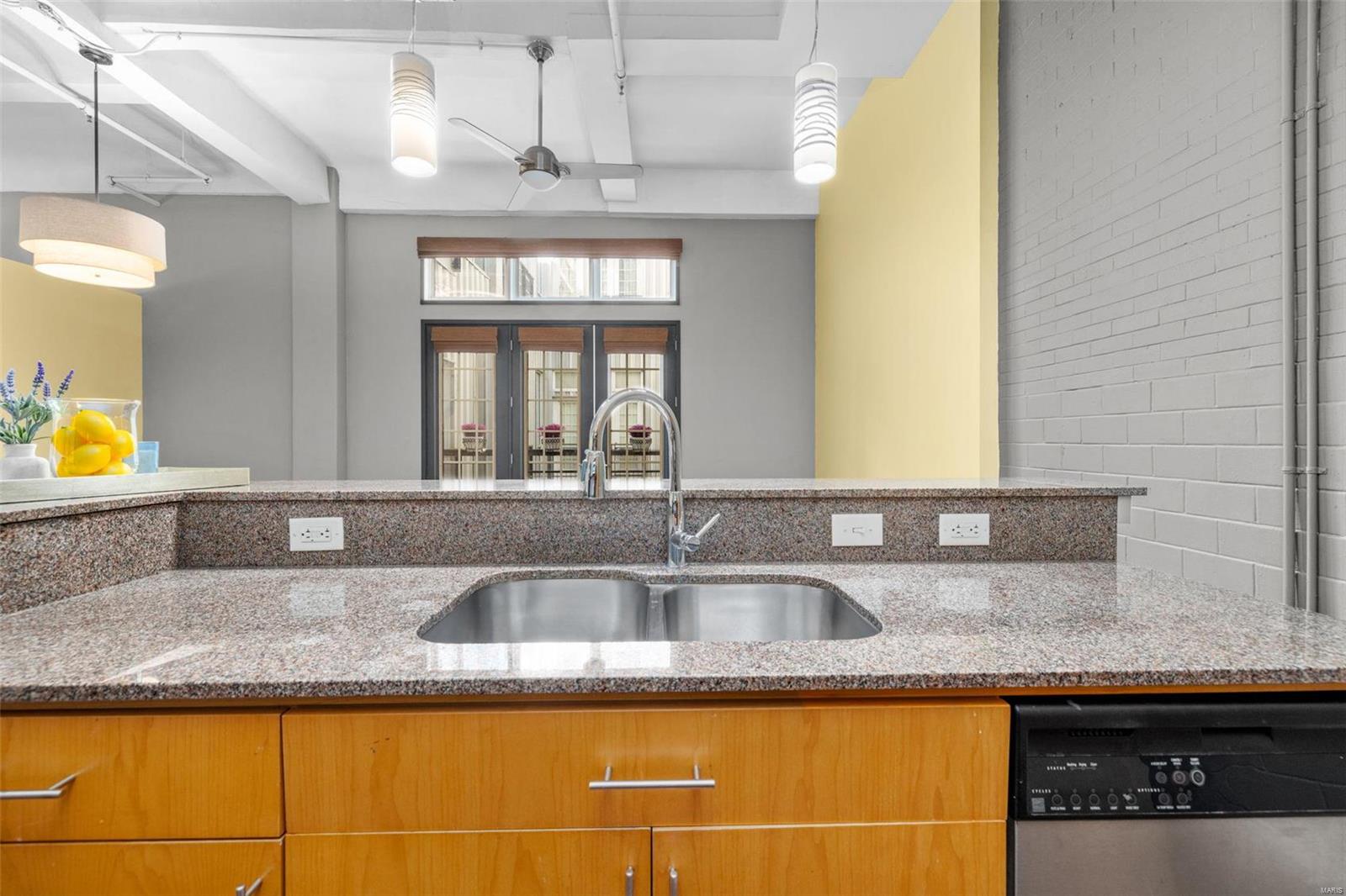 1136 Washington Avenue Unit: 710