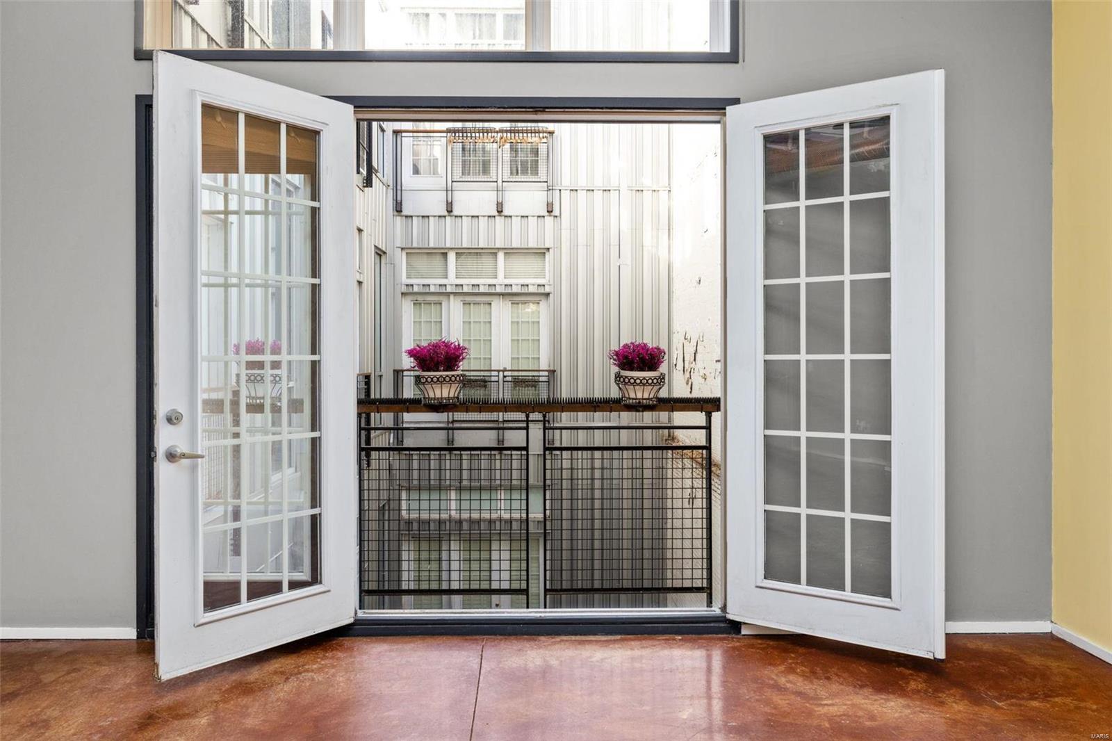1136 Washington Avenue Unit: 710