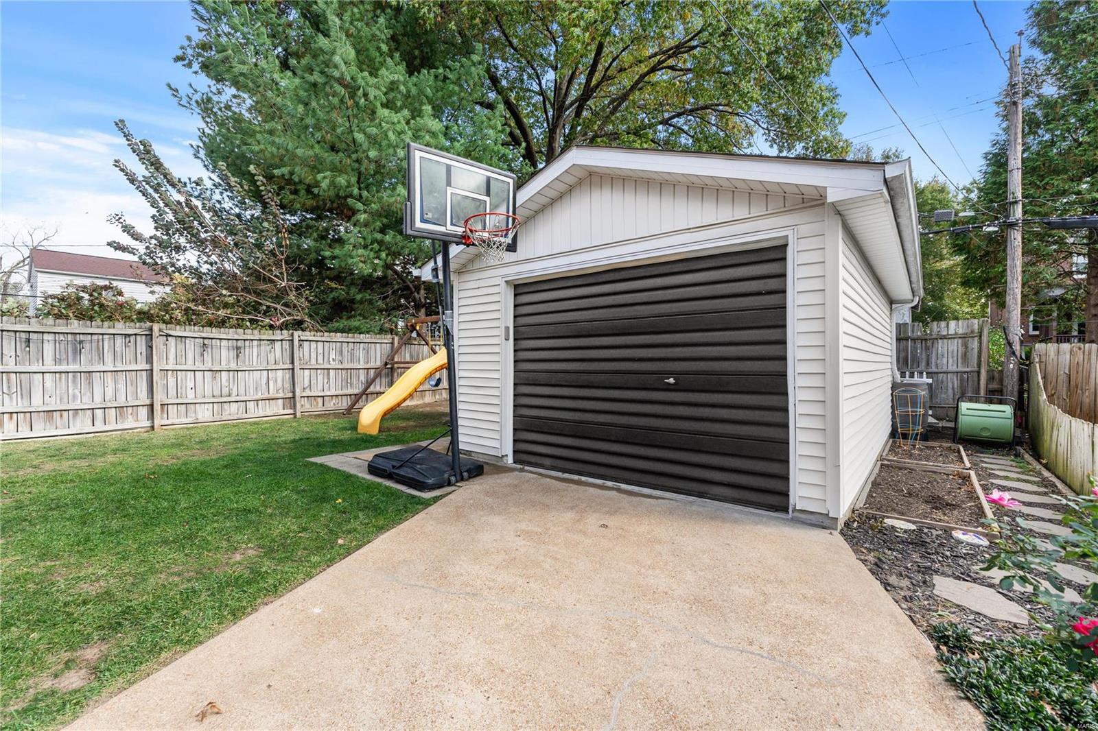 1116 Edward Terrace