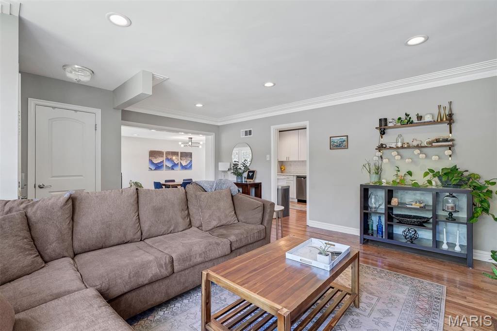 927 Gay Avenue