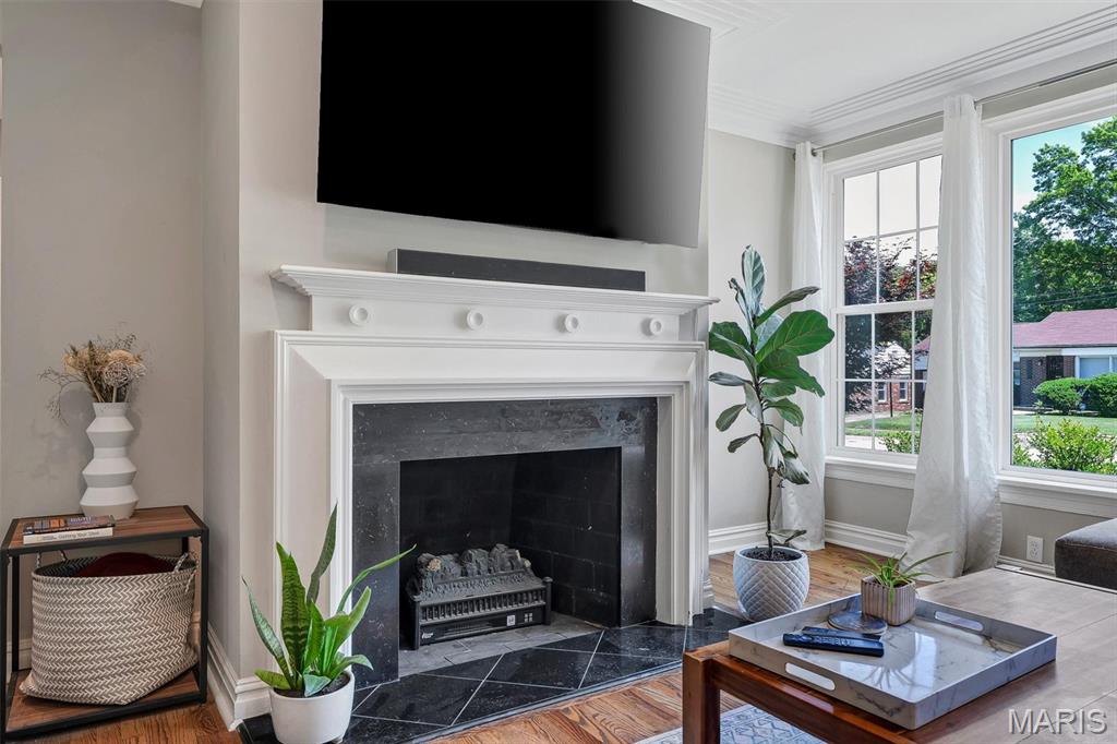 927 Gay Avenue