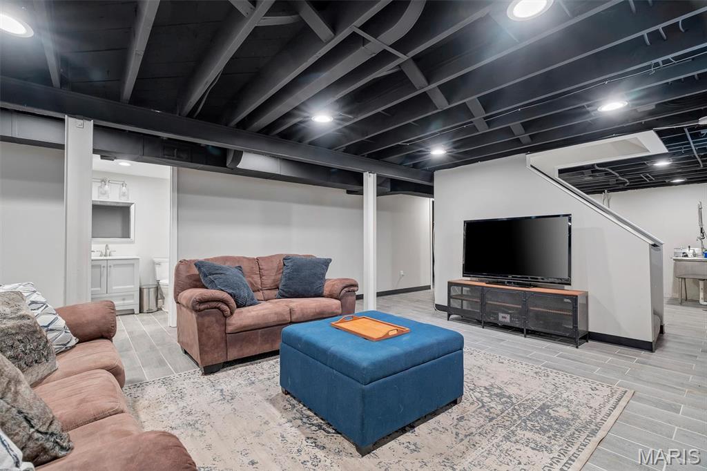 927 Gay Avenue