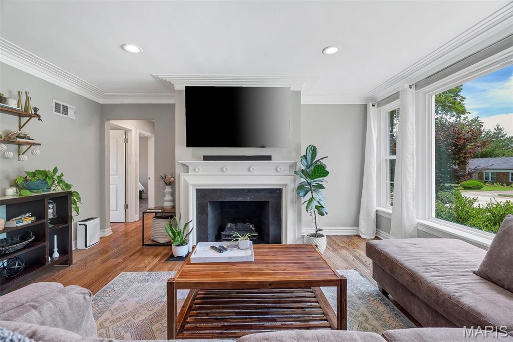 927 Gay Avenue