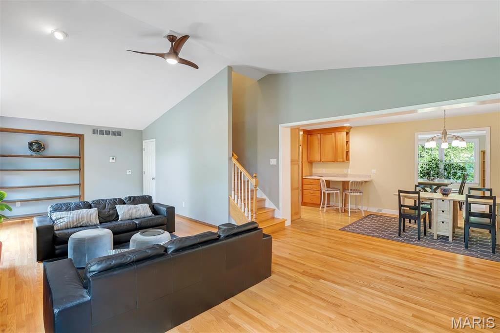 537 Villa Gardens Drive