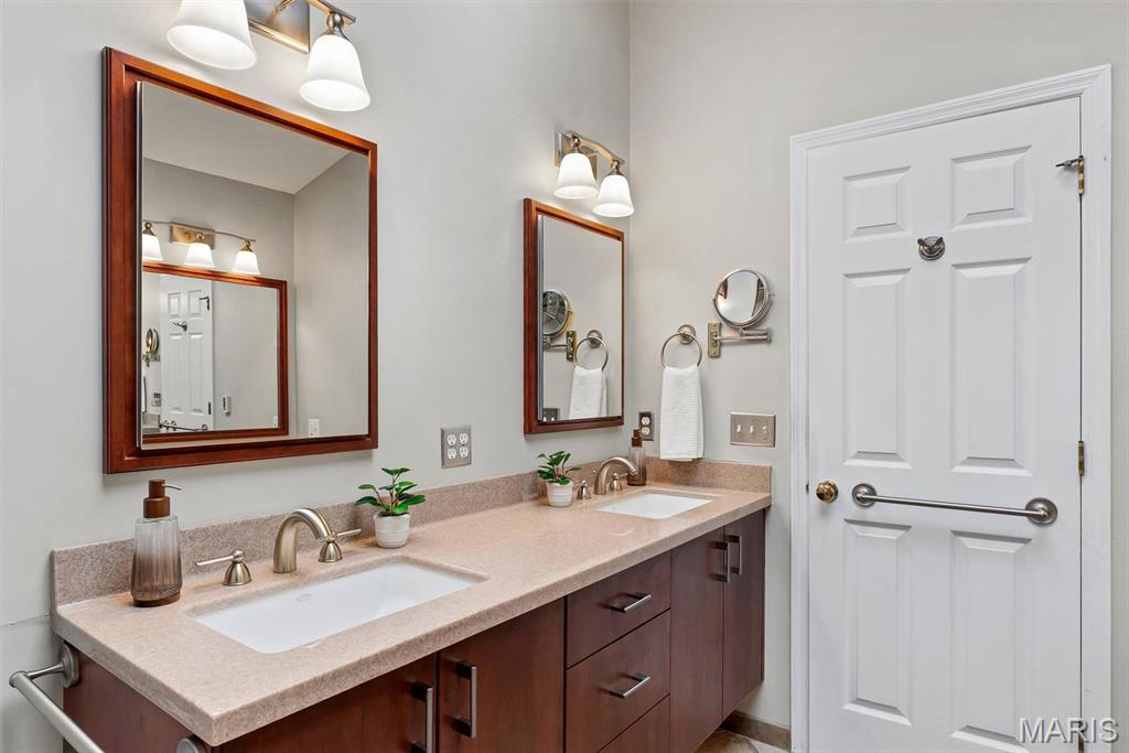 324 W Manor Drive