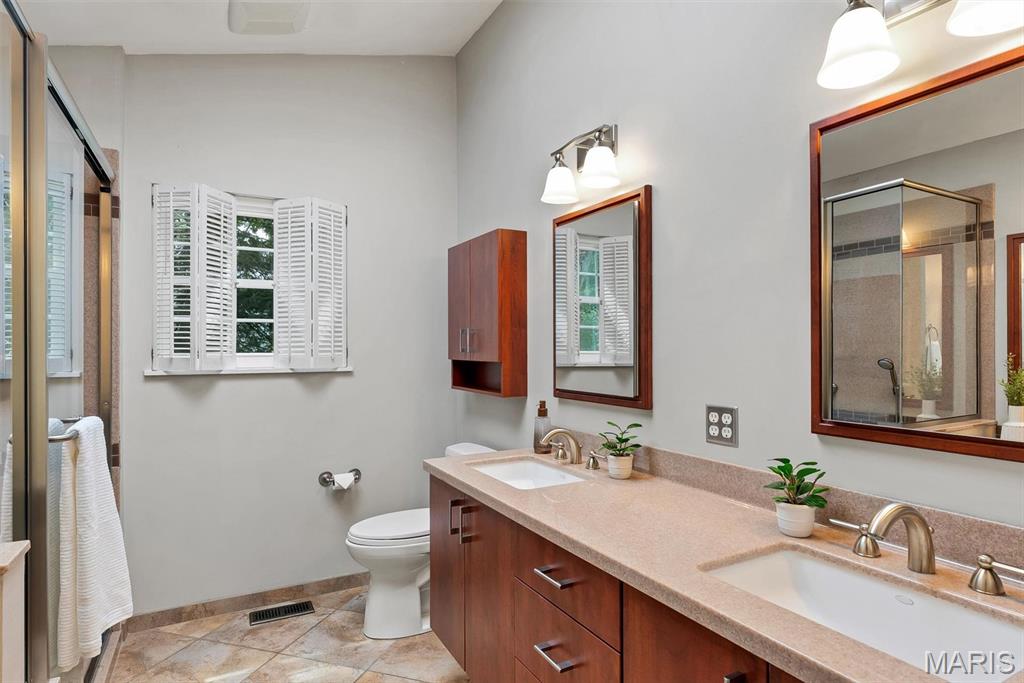 324 W Manor Drive