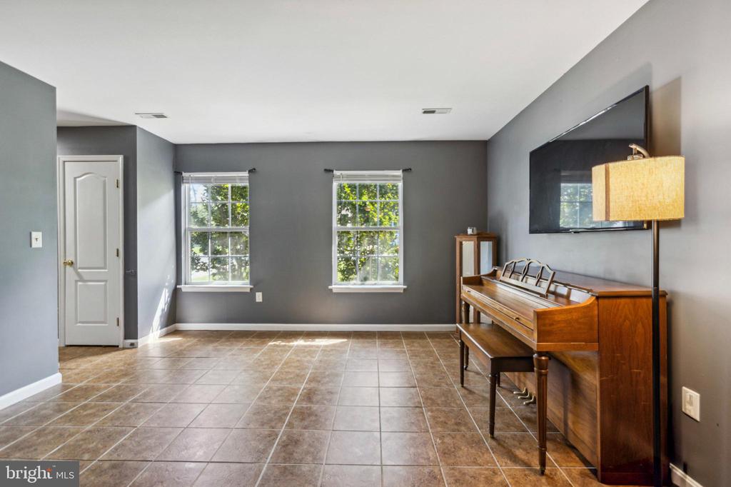 37 ARDSLEY DRIVE