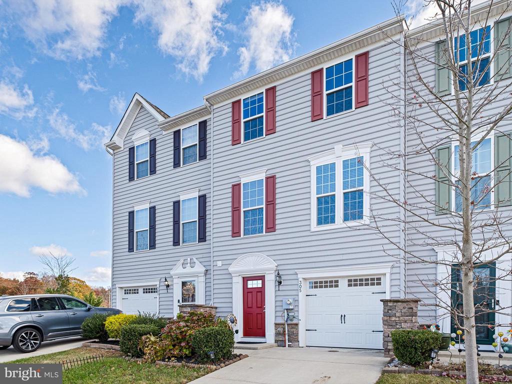 305 Tiger Lily Dr