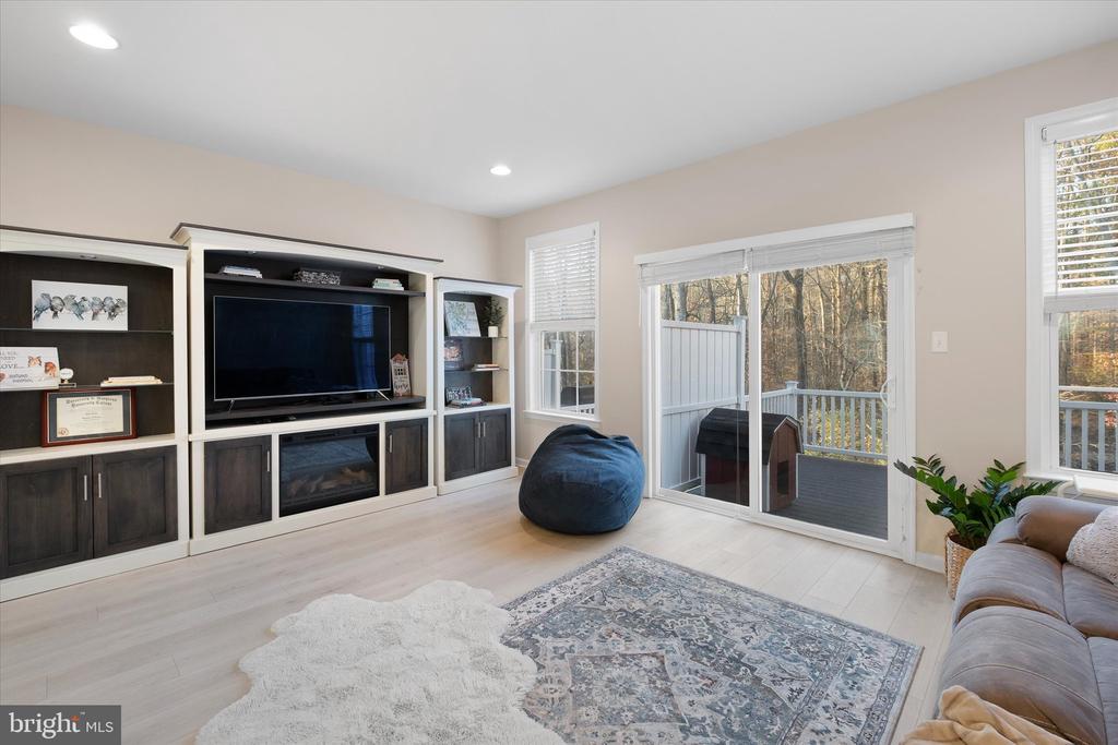 134 Peel Ln