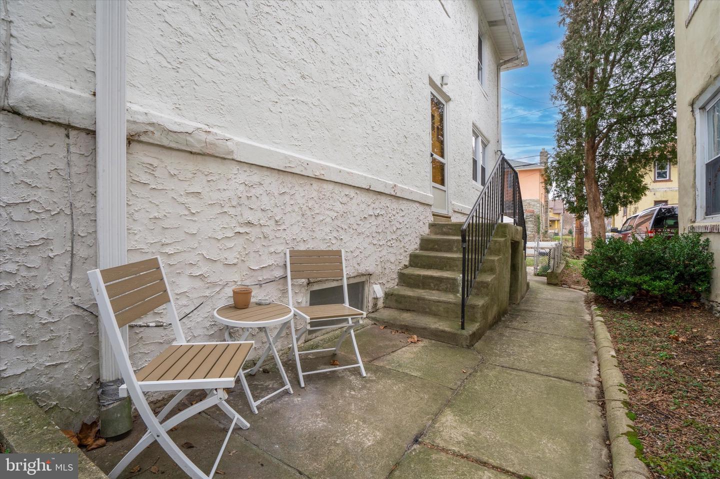 292 N WYCOMBE AVENUE