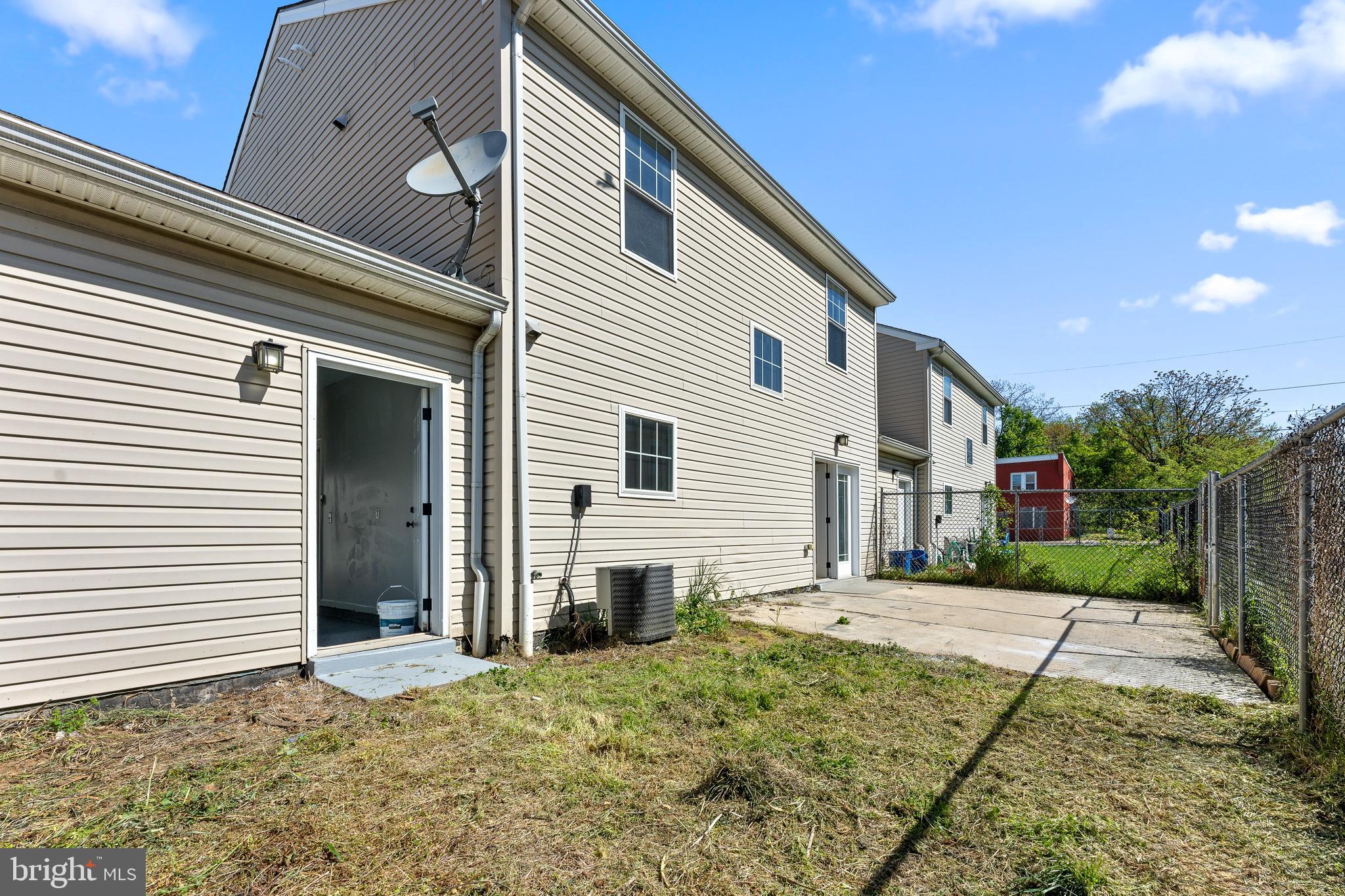 2003 W Union St