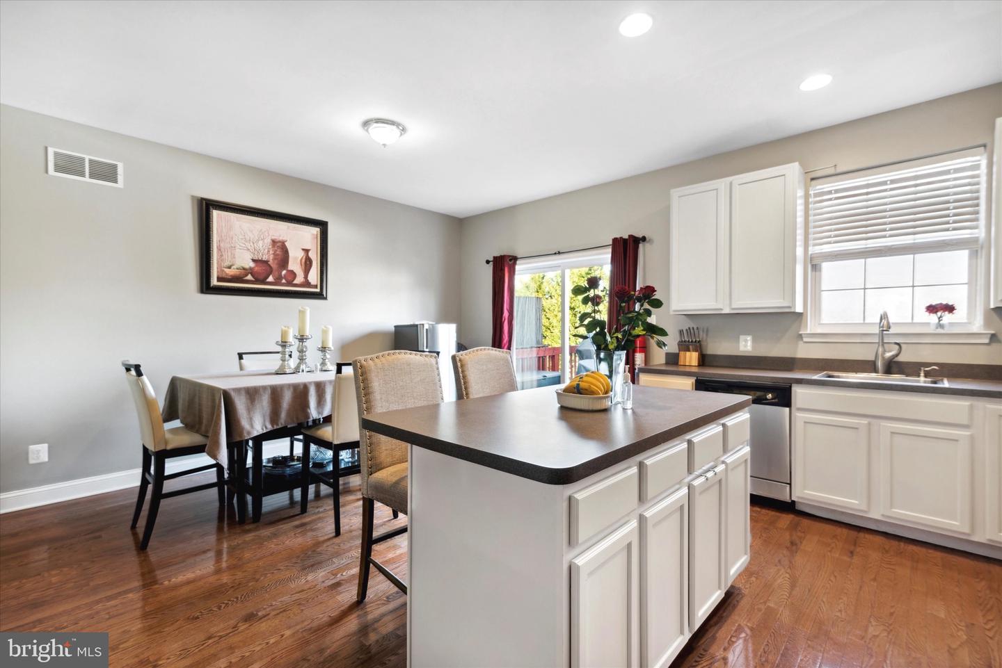 719 CEDAR LANE
