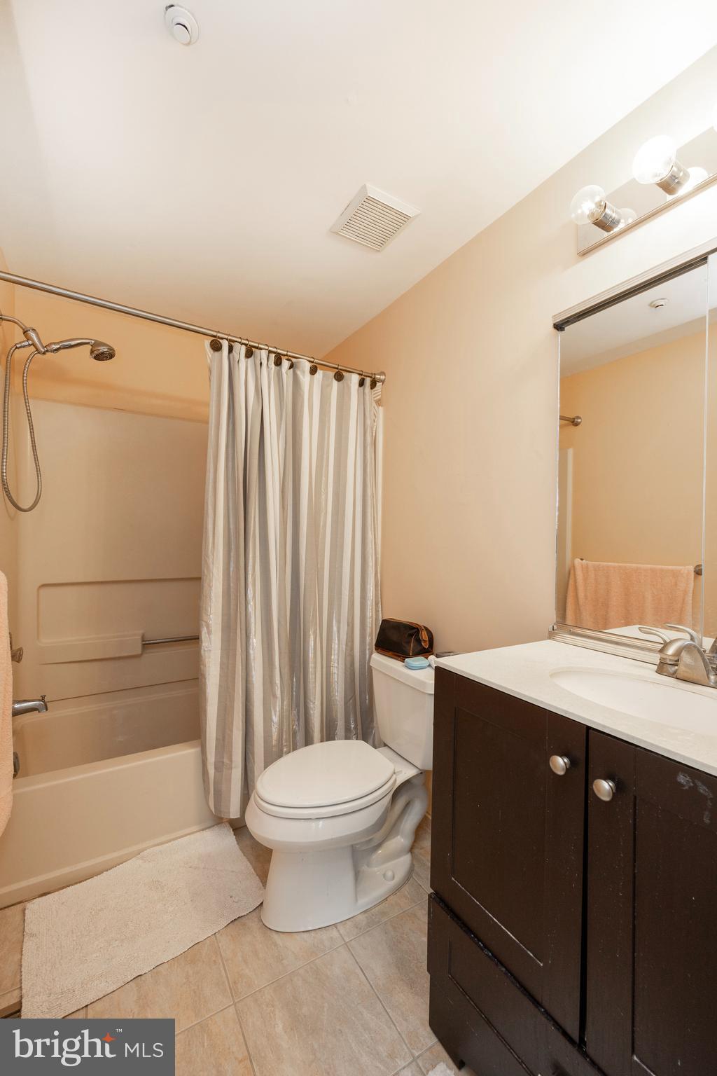 1605 Naomis Ct #1605