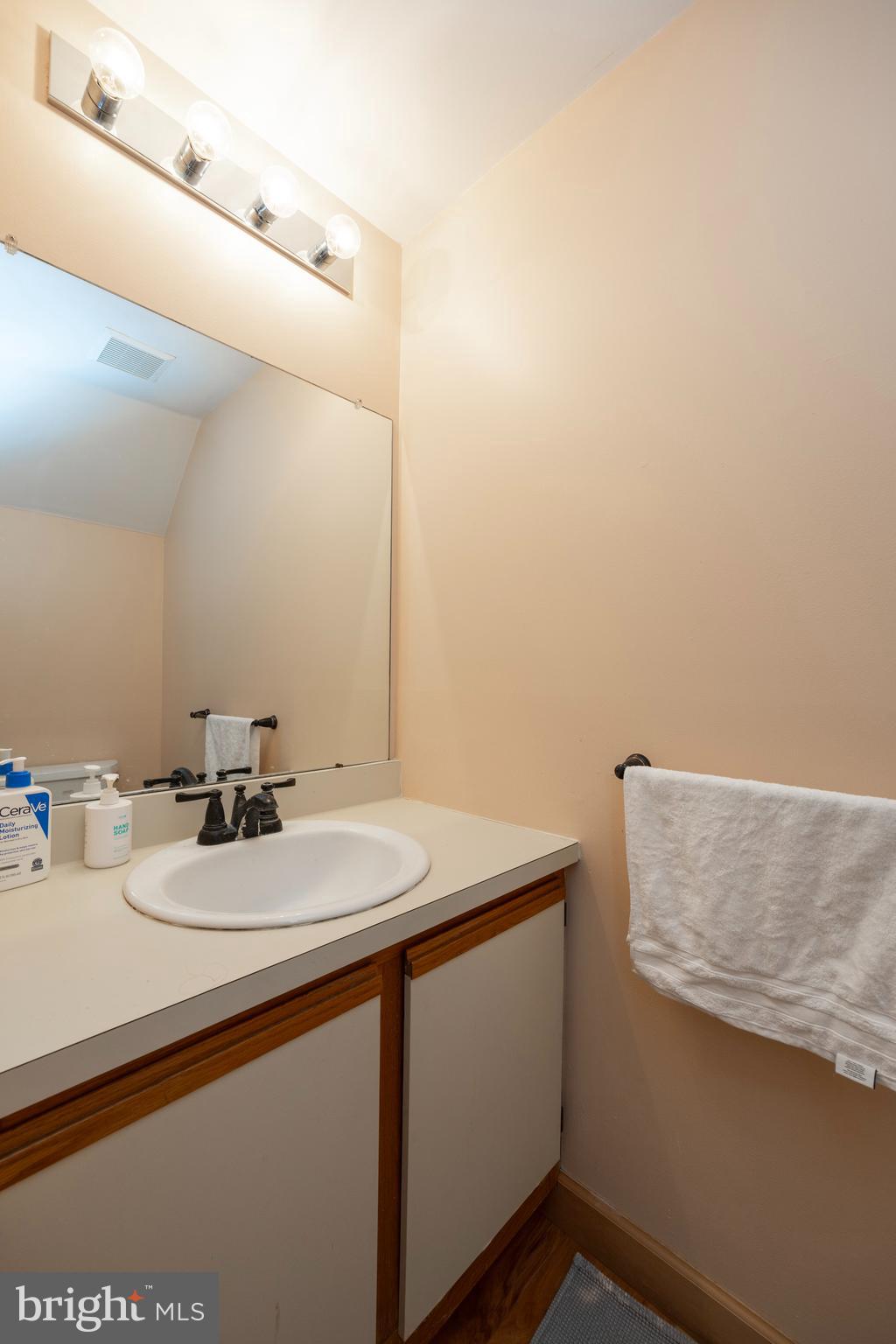 1605 Naomis Ct #1605