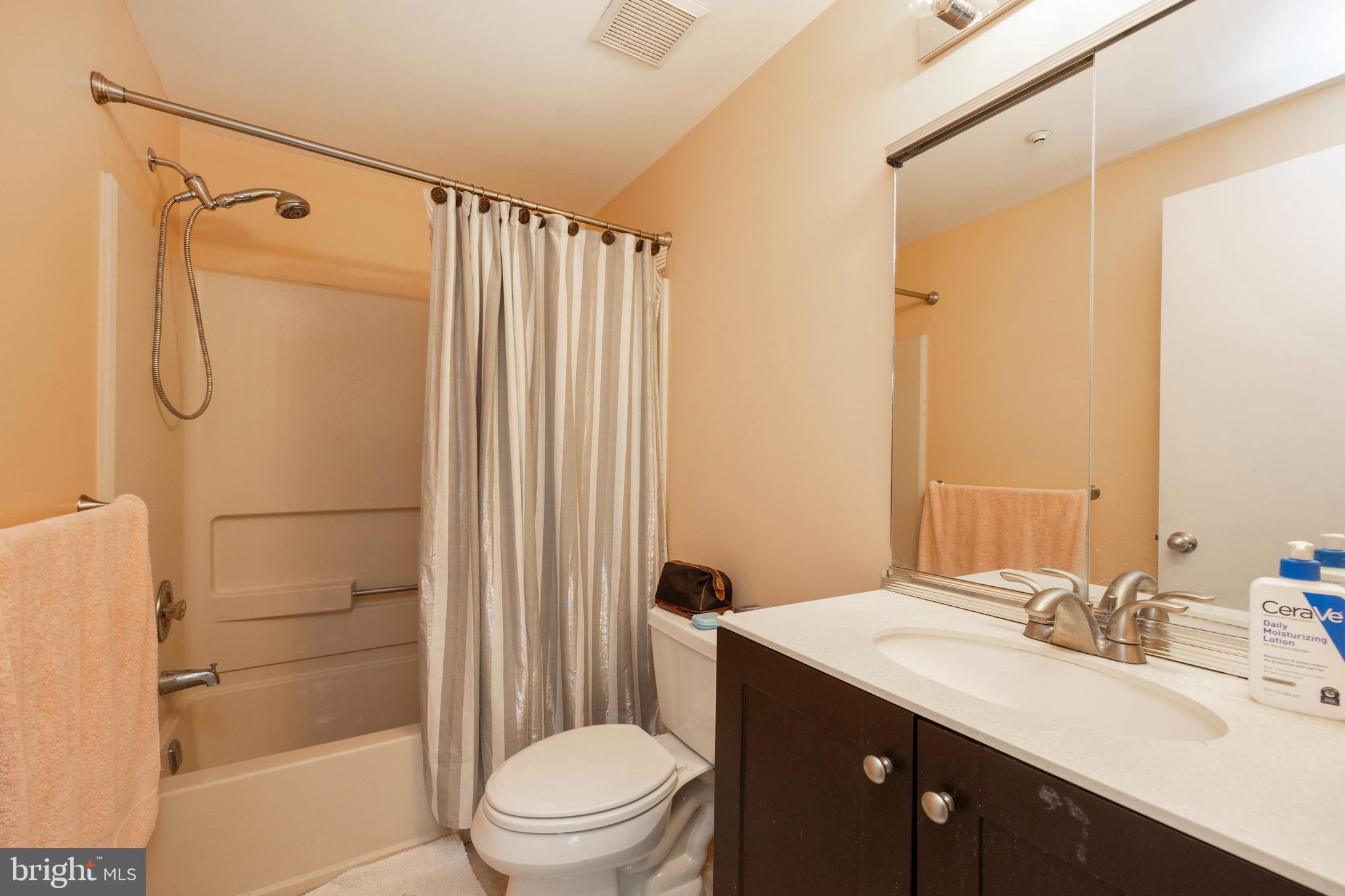 1605 Naomis Ct #1605