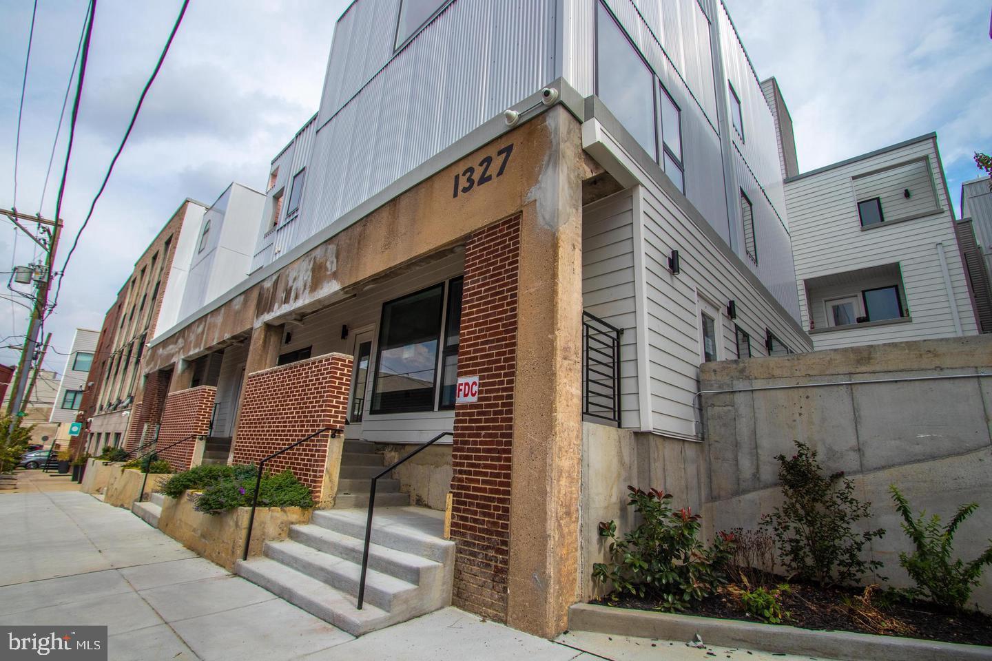 1327 N MARSTON STREET Unit: 101