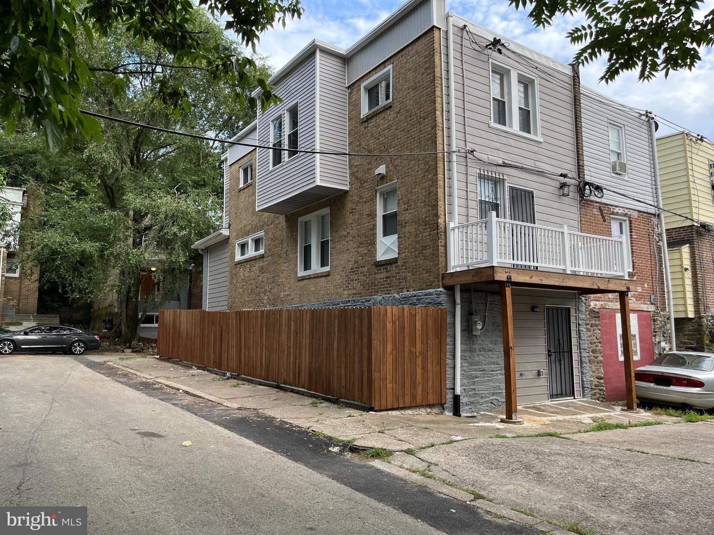 631 E STAFFORD STREET