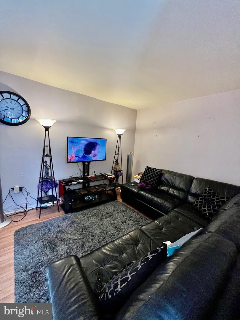 733 N UBER STREET