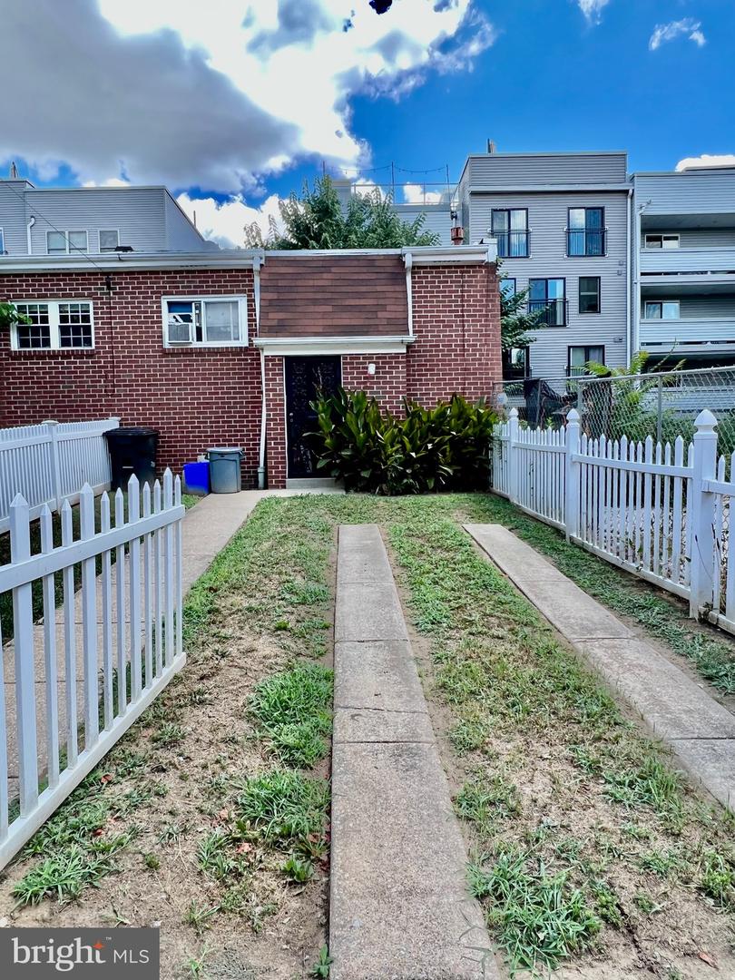 733 N UBER STREET