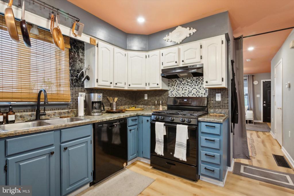 1905 W Master St