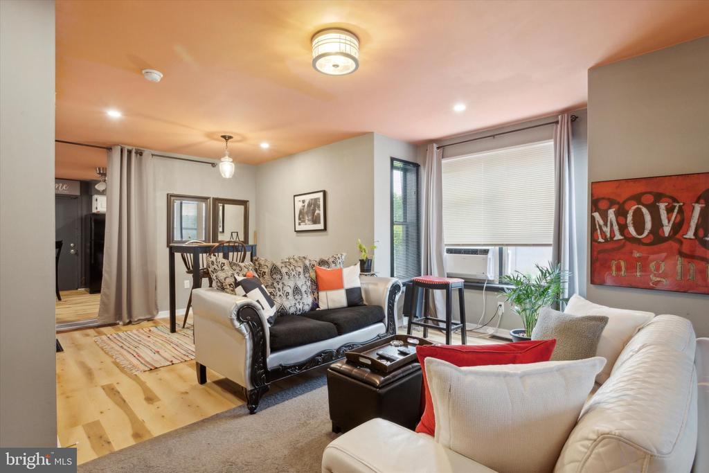 1905 W Master St