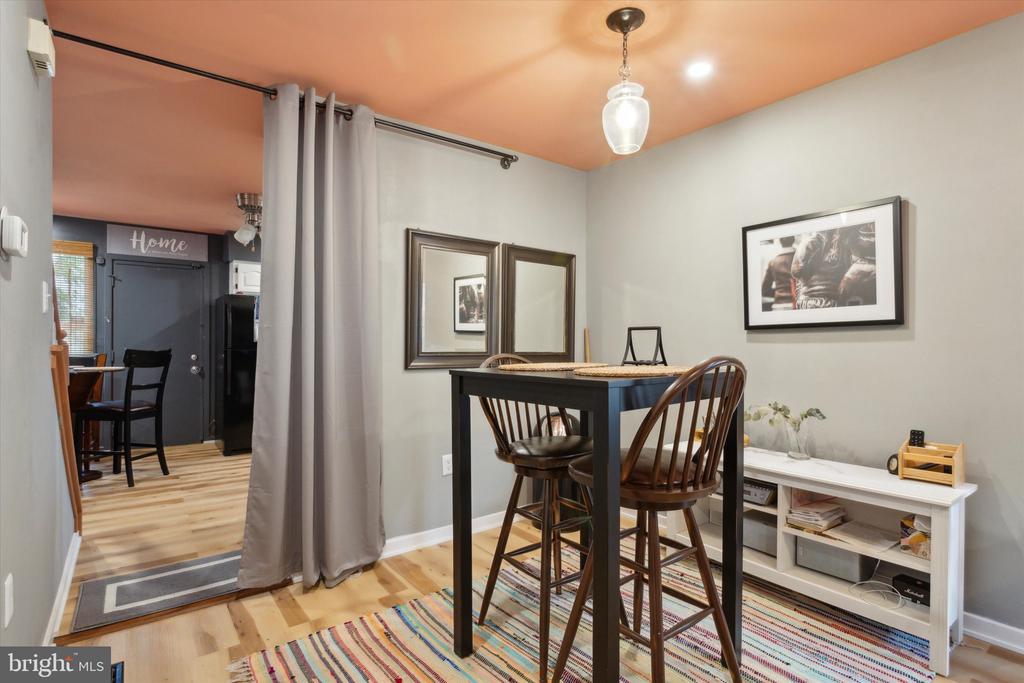 1905 W Master St