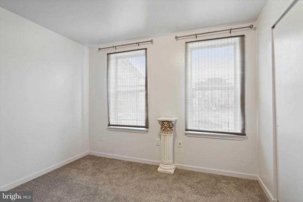 1905 W Master St
