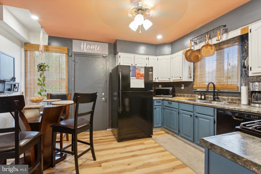 1905 W Master St