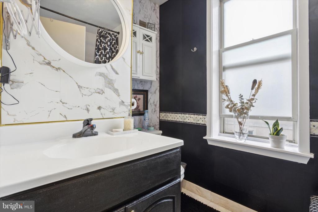 1905 W Master St