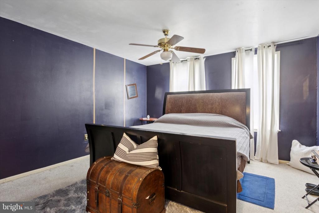 1905 W Master St
