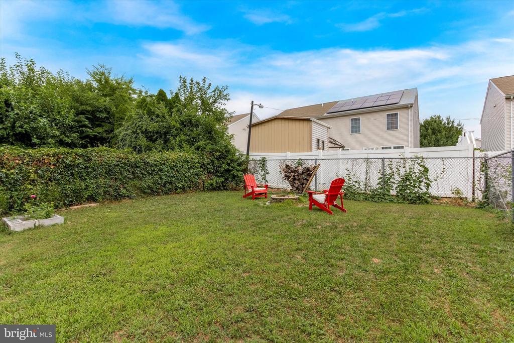 1905 W Master St