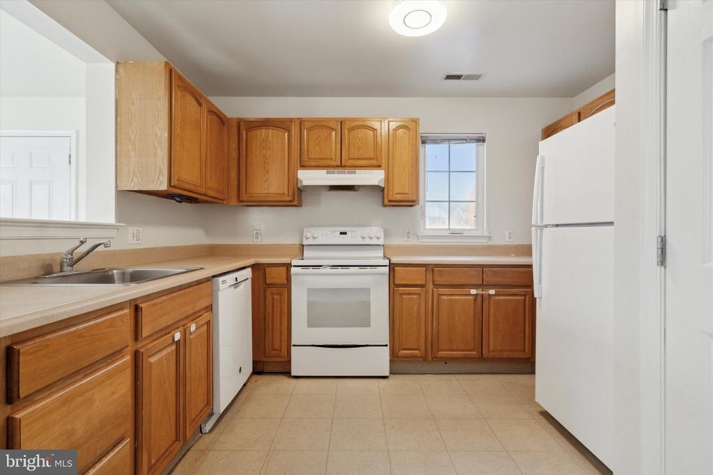 3711 PALISADES DR