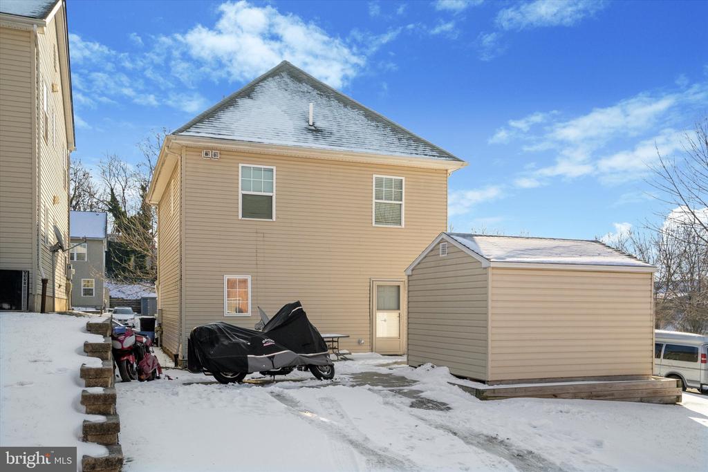 3711 PALISADES DR