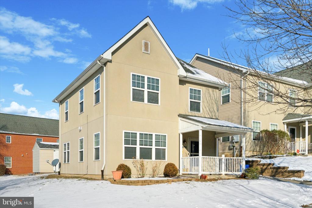 3711 PALISADES DR