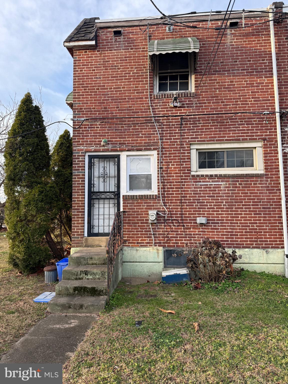 2529 S ALDEN STREET
