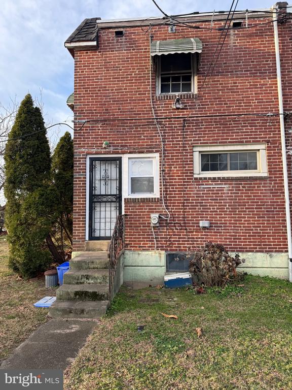 2529 S ALDEN STREET