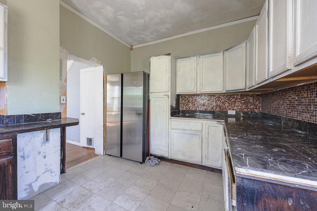 7339 WHITAKER AVENUE