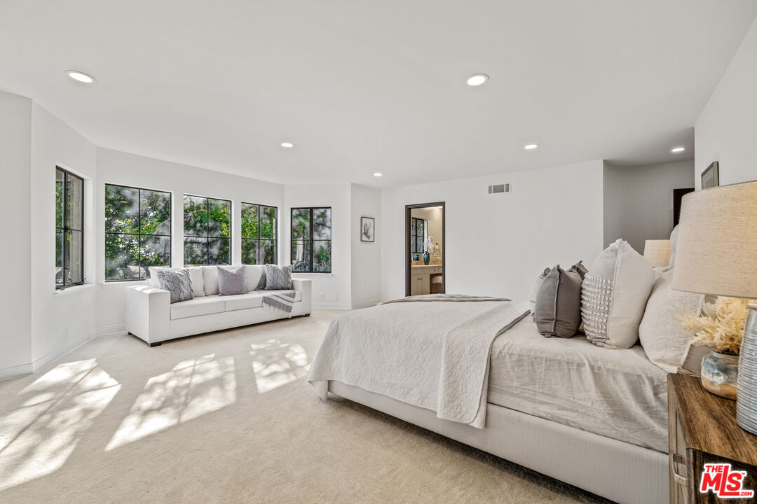 1218 Benedict Canyon Dr