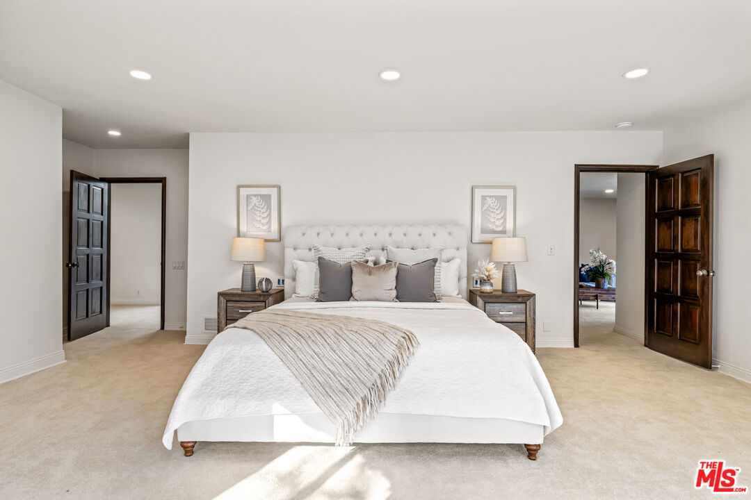 1218 Benedict Canyon Dr