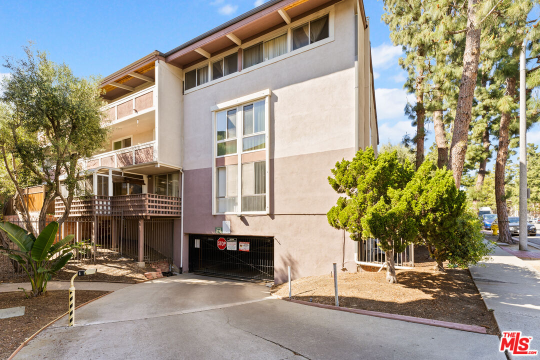 6525 Green Valley Cir Unit: 314