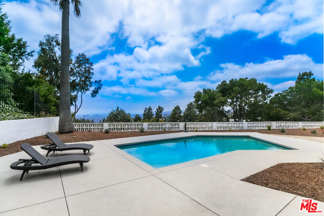 1810 Loma Vista Dr