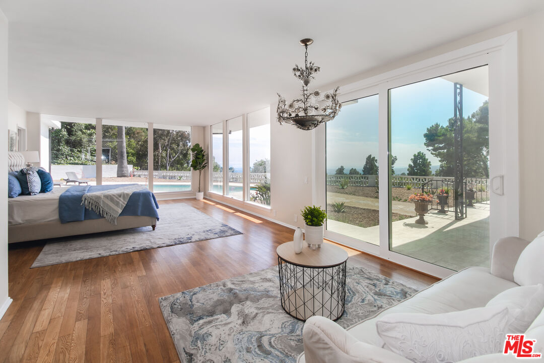 1810 Loma Vista Dr