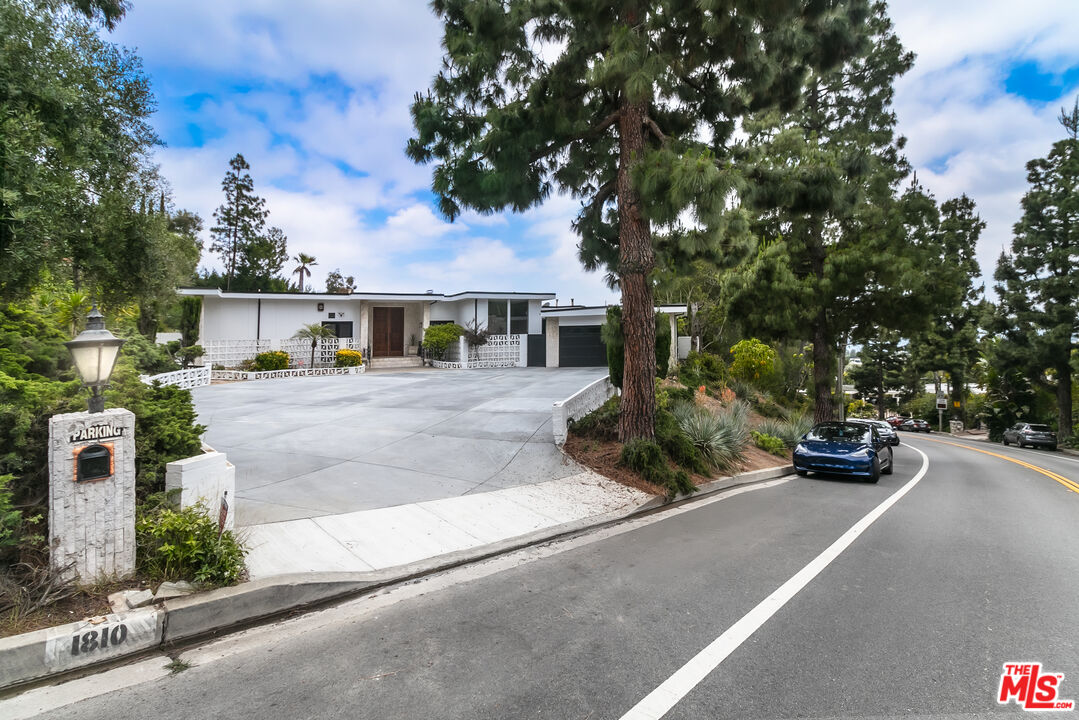 1810 Loma Vista Dr