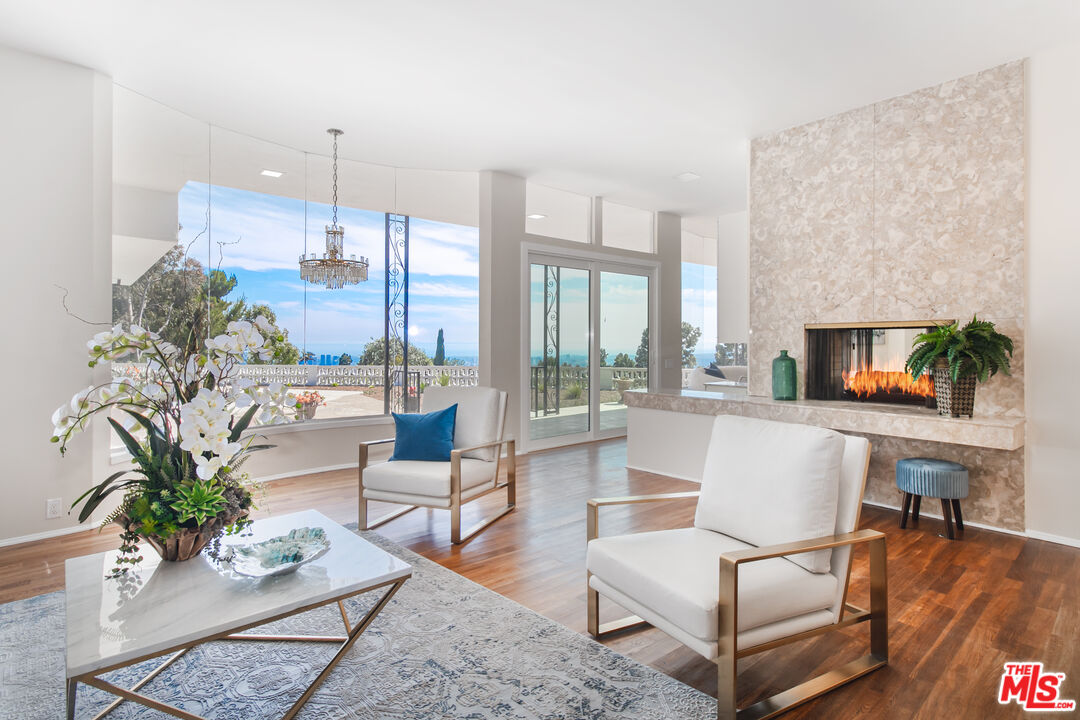 1810 Loma Vista Dr