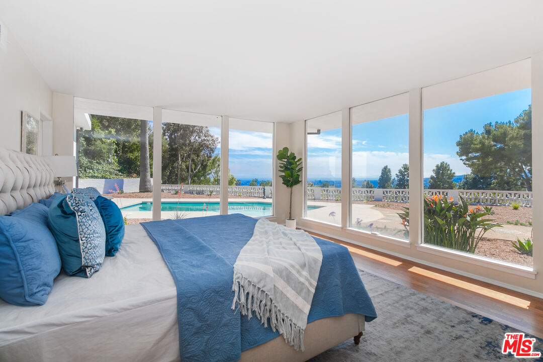 1810 Loma Vista Dr
