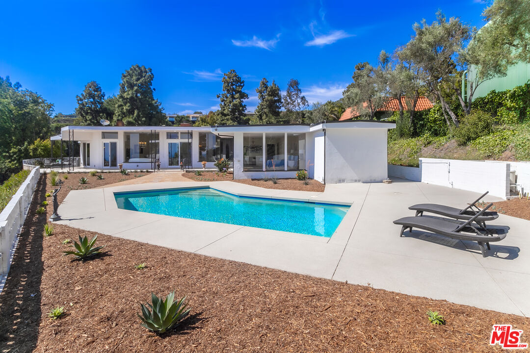 1810 Loma Vista Dr