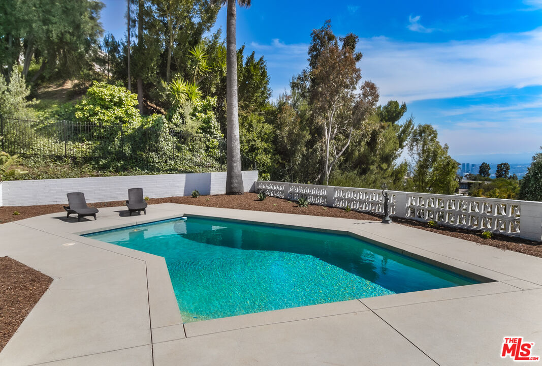 1810 Loma Vista Dr