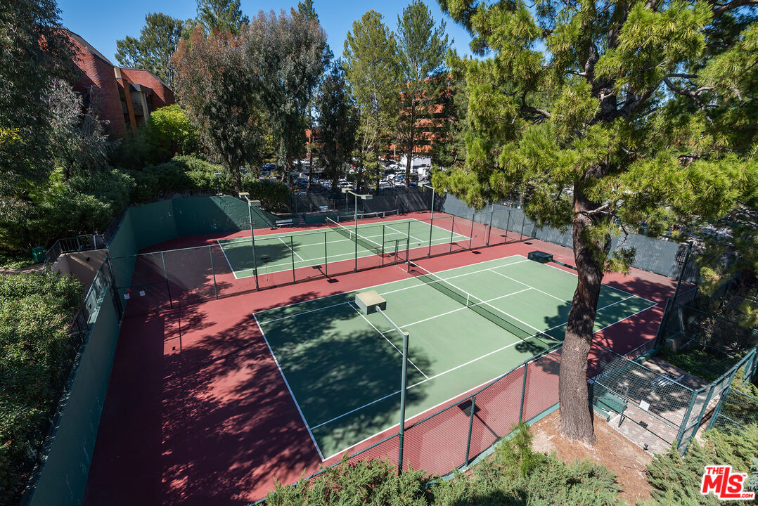 4736 Park Encino Ln Unit: 215