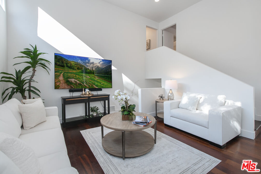 2044 Stanley Hills Dr