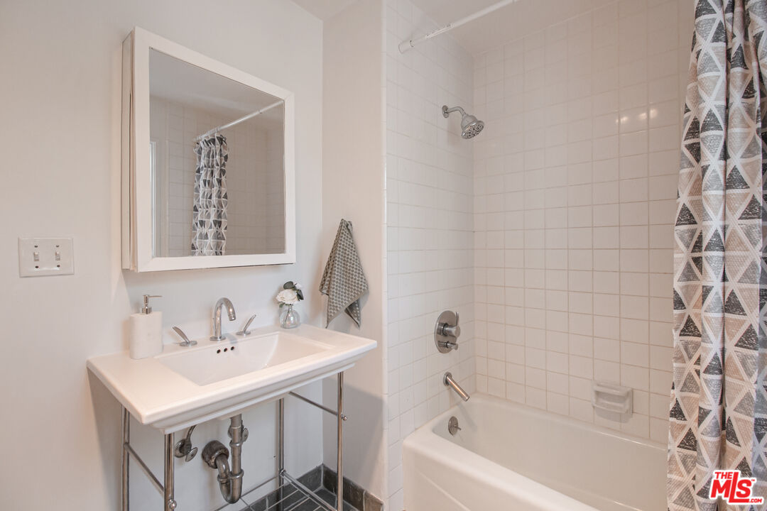 2044 Stanley Hills Dr